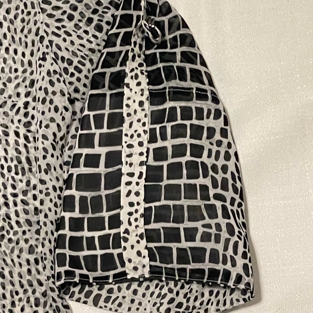 Sheer black and white 1X Top Blouse - Picture 3 of 4
